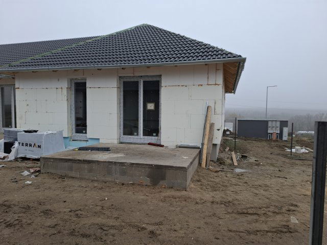 Eladó téglalakás, Mendén 75.49 M Ft, 3 szobás