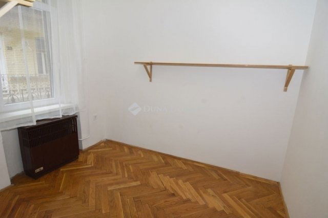 Eladó téglalakás, Budapesten, VI. kerületben 76.9 M Ft, 2 szobás