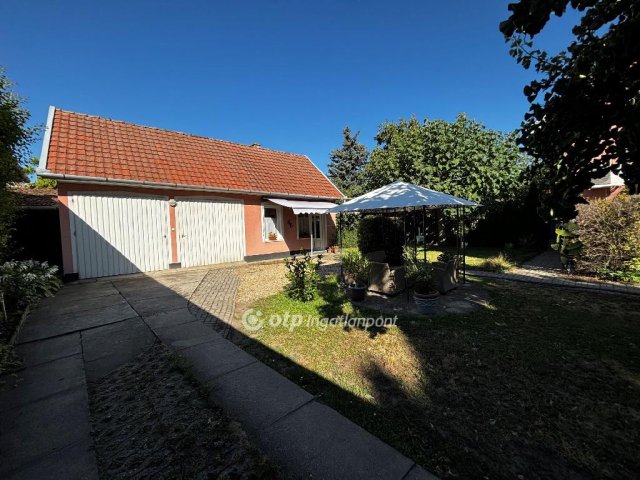 Eladó családi ház, Békéscsabán 89.9 M Ft, 3 szobás