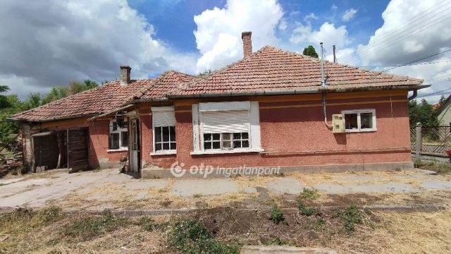Eladó családi ház, Tápiószelén 11 M Ft, 2 szobás