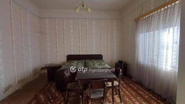 Eladó családi ház, Kiskőrösön 24.99 M Ft, 3 szobás
