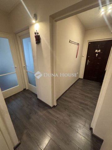 Eladó panellakás, Szegeden 59.9 M Ft, 3 szobás