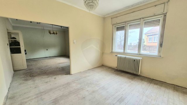 Eladó családi ház, Baján 44.99 M Ft, 4 szobás