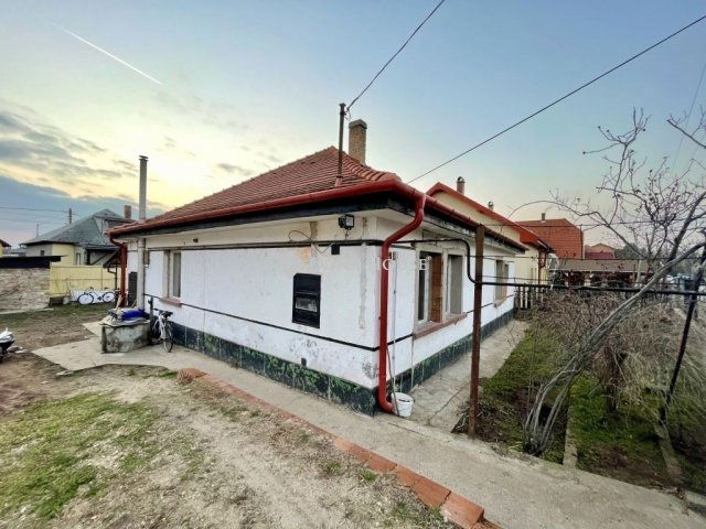 Eladó családi ház, Dunaharasztin 70 M Ft, 5 szobás