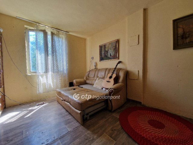 Eladó családi ház, Vámospércsen 9.9 M Ft, 2 szobás