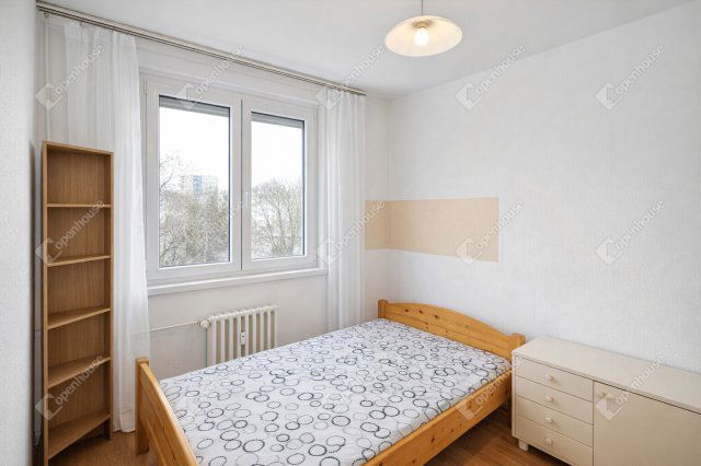 Eladó panellakás, Szegeden 57.99 M Ft, 3 szobás