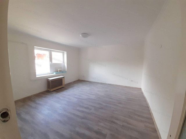 Eladó családi ház, Szolnokon 35.8 M Ft, 2 szobás