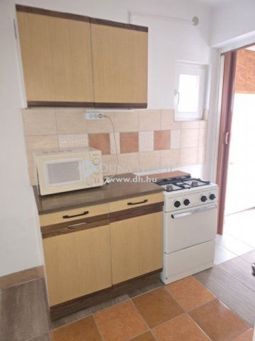 Eladó családi ház, Pécsett 18.5 M Ft, 2+2 szobás