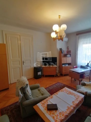 Eladó téglalakás, Szegeden 60 M Ft, 2 szobás