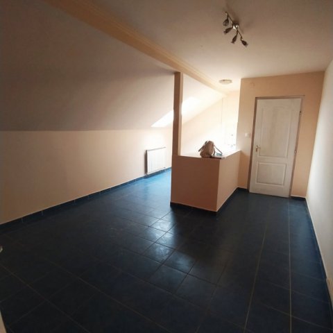 Kiadó téglalakás, albérlet, Pécelen, Pesti úton 130 E Ft / hó