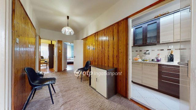 Eladó téglalakás, Tiszavasváriban 18 M Ft, 2+1 szobás