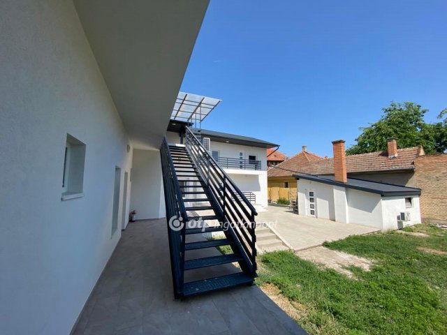 Eladó téglalakás, Cegléden 22.9 M Ft, 2 szobás