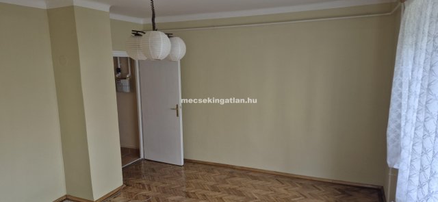 Kiadó téglalakás, albérlet, Pécsett 100 E Ft / hó, 1 szobás