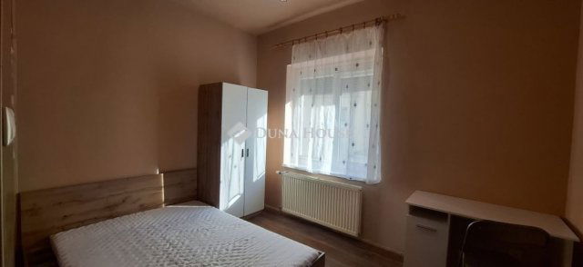 Eladó téglalakás, Pécsett 49.9 M Ft, 1+1 szobás