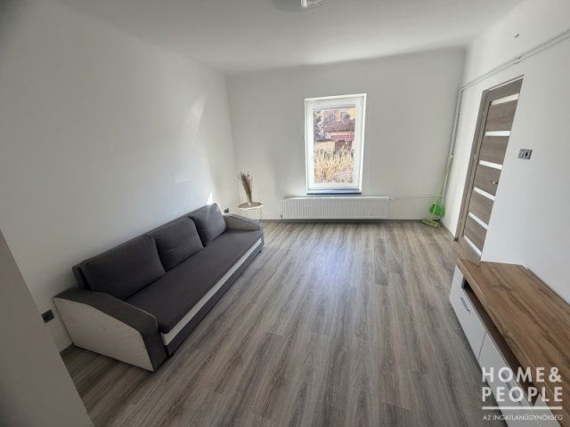 Eladó téglalakás, Szegeden 73 M Ft, 2 szobás