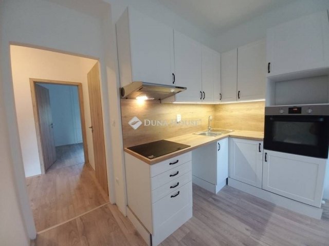 Eladó téglalakás, Pécsett 55.9 M Ft, 3 szobás