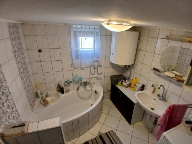 Eladó családi ház, Hódmezővásárhelyen 68 M Ft, 5 szobás