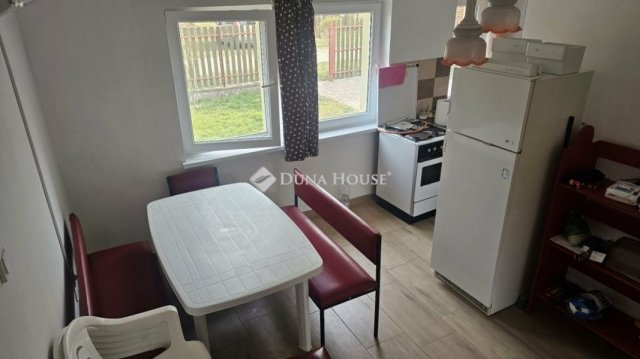 Eladó családi ház, Tápiószentmártonon 39.9 M Ft, 4 szobás