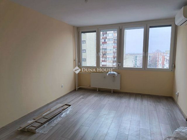 Eladó téglalakás, Vácon 66 M Ft, 2 szobás