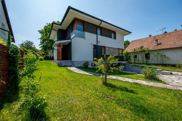 Eladó családi ház, II. kerületben, Dózsa György utcában
