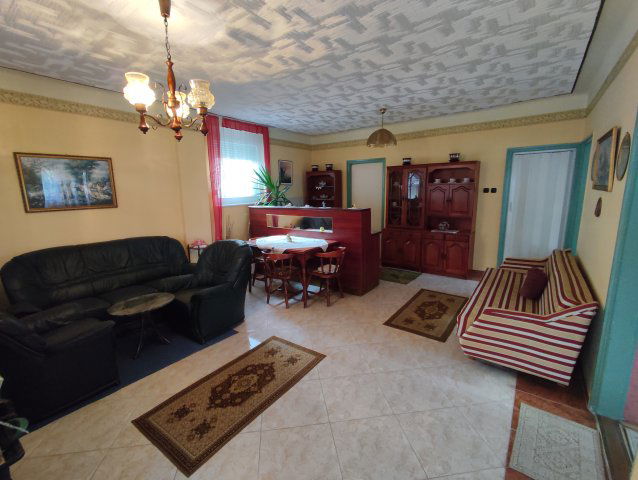 Eladó családi ház, Válon 85 M Ft, 6 szobás