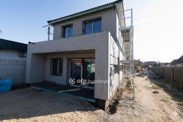 Eladó ikerház, Vecsésen 125 M Ft, 4 szobás