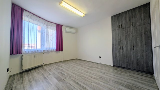 Eladó iroda, Kecskeméten 0.15 M Ft, 2 szobás