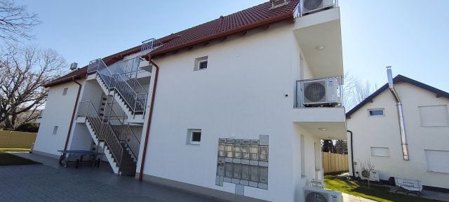 Eladó téglalakás, Balatonkenesén 73 M Ft, 2 szobás