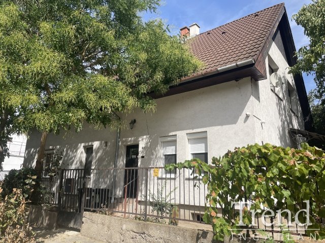 Eladó családi ház, Dunaújvárosban 65 M Ft, 6 szobás