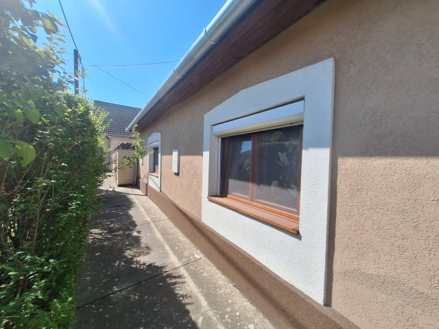 Eladó családi ház, Hódmezővásárhelyen, Hold utcában 61.9 M Ft