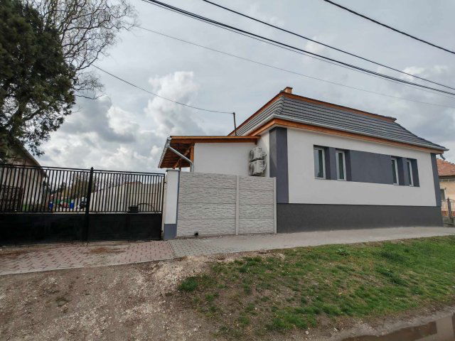 Eladó családi ház, Kiskunlacházán 50 M Ft, 2 szobás