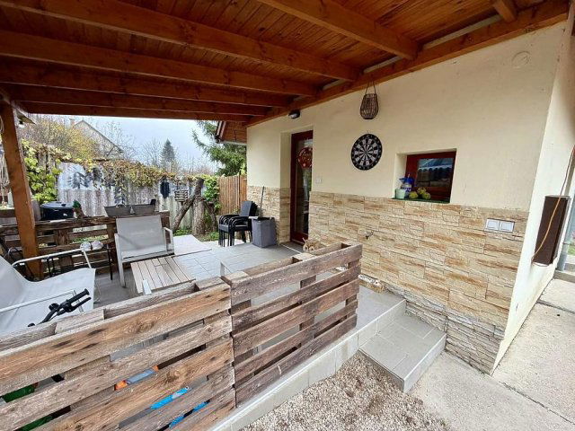 Eladó családi ház, Vácon 50.5 M Ft, 2 szobás