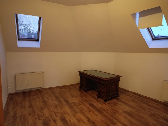 Eladó téglalakás, Veszprémben 119 M Ft, 4 szobás