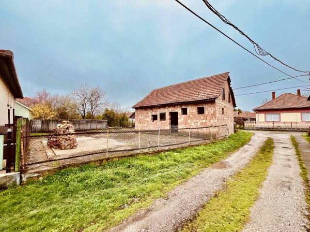 Eladó családi ház, Jászladányon 4.9 M Ft, 2+2 szobás