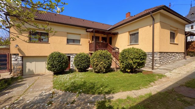 Eladó családi ház, Bonyhádon 89.9 M Ft, 4 szobás