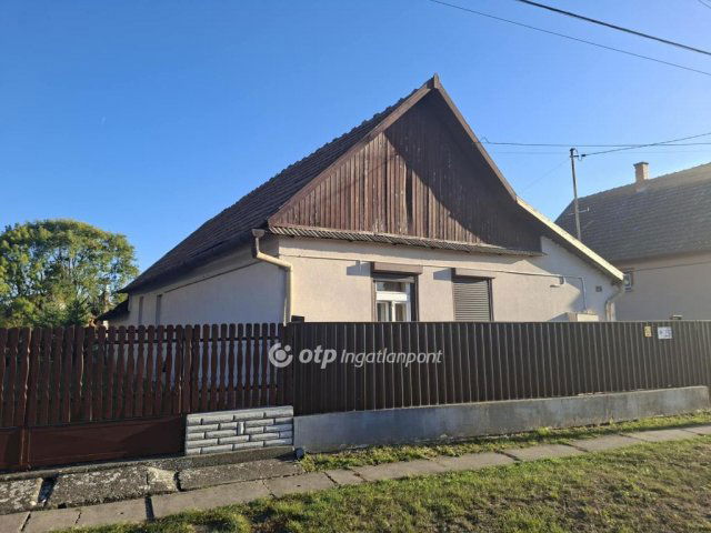 Eladó családi ház, Zagyvarékason 16.5 M Ft, 2 szobás