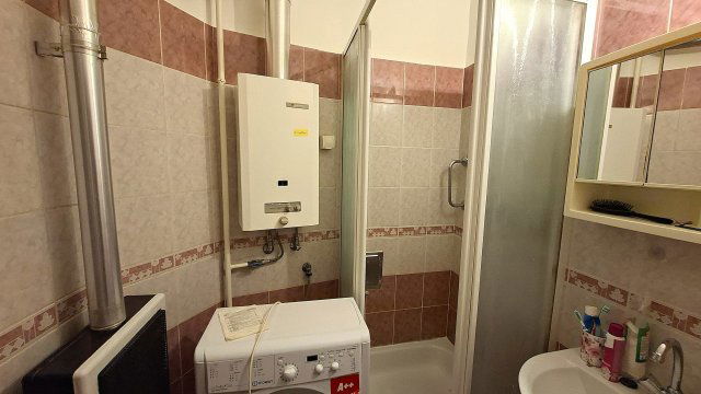 Kiadó téglalakás, albérlet, Pécsett, Semmelweis utcában