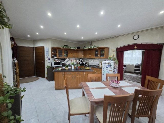 Eladó családi ház, Gödöllőn 102 M Ft, 4+1 szobás