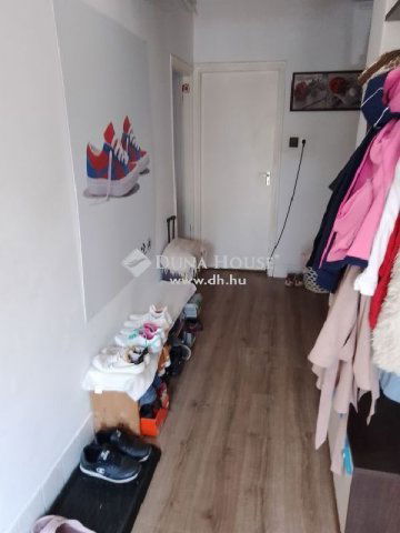 Eladó családi ház, Vácon 59.8 M Ft, 2 szobás