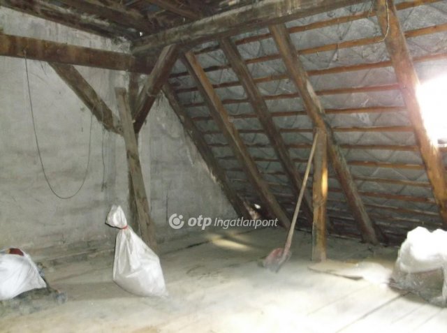 Eladó családi ház, Gyöngyösön 39.9 M Ft, 1 szobás