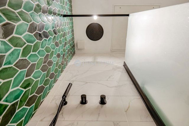 Eladó téglalakás, Budapesten, VII. kerületben 158 M Ft, 4 szobás