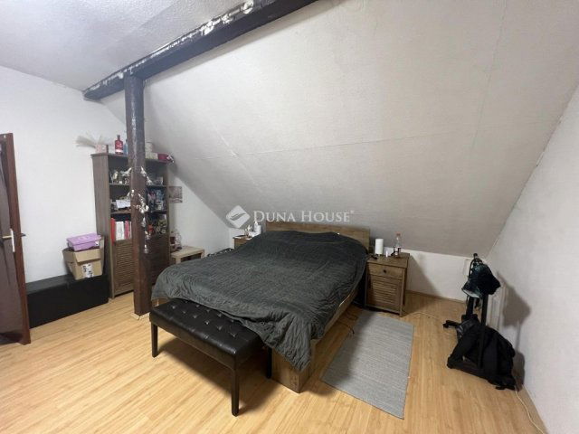 Eladó családi ház, Besnyőn 61.9 M Ft, 6 szobás