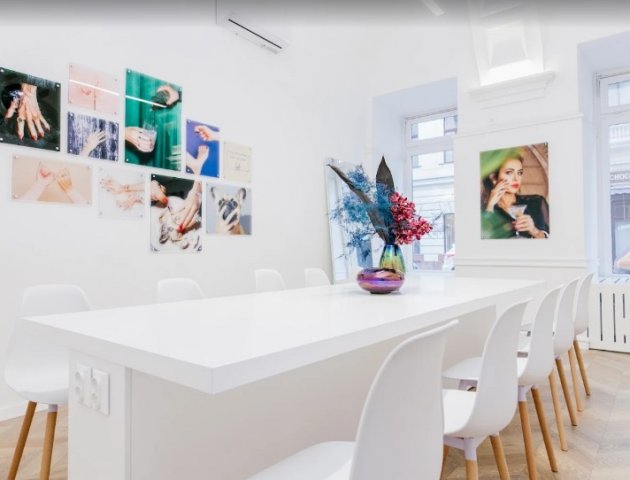 Eladó üzlethelyiség, Budapesten, V. kerületben, Nádor utcában