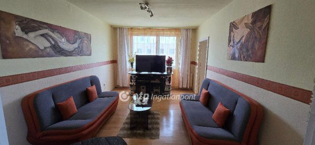 Eladó panellakás, Debrecenben 66.9 M Ft, 3 szobás