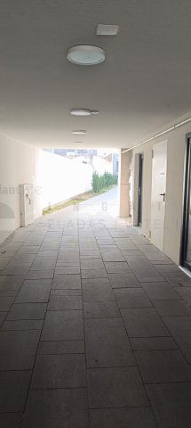 Kiadó üzlethelyiség, Szegeden 300 E Ft / hó