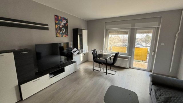 Eladó téglalakás, Balatonalmádiban 99 M Ft, 3 szobás