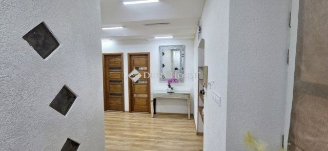 Eladó téglalakás, Kecskeméten 111.9 M Ft, 3 szobás