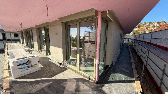 Eladó téglalakás, Balatonalmádiban 168 M Ft, 3 szobás