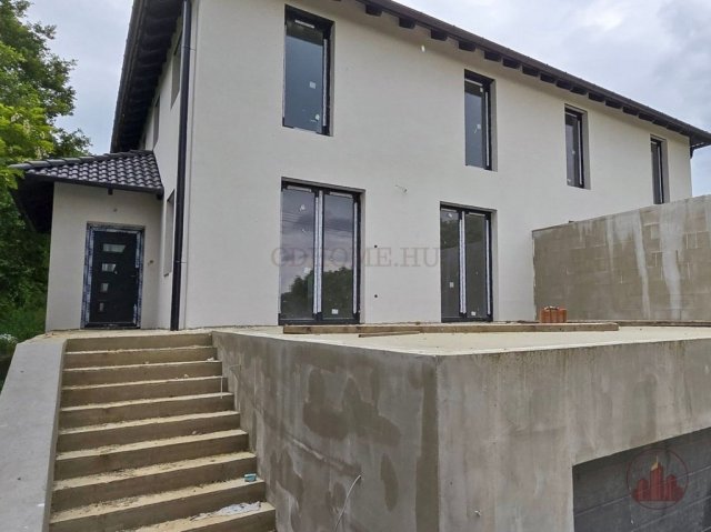 Eladó ikerház, Érden 139.9 M Ft, 5 szobás / költözzbe.hu