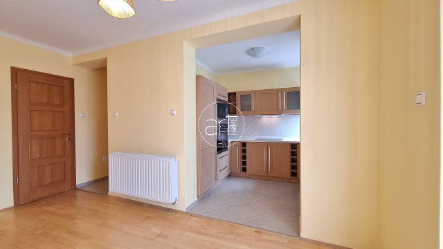 Kiadó téglalakás, albérlet, Szegeden, Teleki utcában, 3 szobás